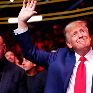 Fora da estreia dos EUA na Copa, Trump será anfitrião de UFC na Casa Branca