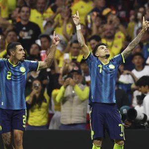 Colômbia vence Uzbequistão e assume a ponta do Grupo K na Copa do Mundo