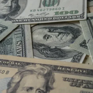 Dólar sobe com ata do Copom no radar do mercado