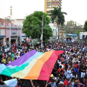 Parada LGBTQIAPN+ em Cuiabá valoriza memóriae homenageia figuras de MT