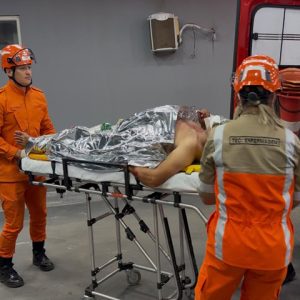 Sorriso: Homem leva cerca de 10 facadas na praça da prefeitura e é socorrido pelos bombeiros; suspeito é tornozelado e de alta periculosidade