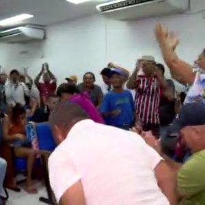 Pescadores protestam por pagamento do seguro-defeso em Cuiabá