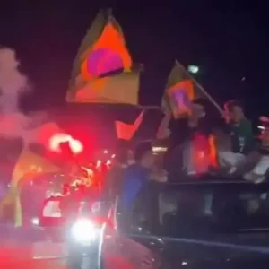 Multidão no Líbano e em Bangladesh celebra vitória do Brasil; veja