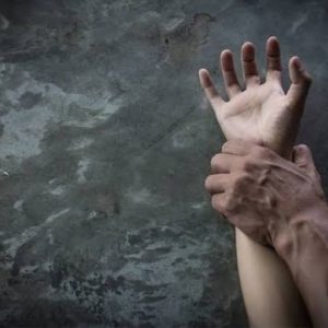 Mulher acorda durante a madrugada e denuncia ter sido estuprada