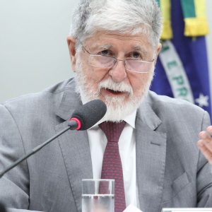Celso Amorim: IA sob controle de poucas empresas piora desigualdades