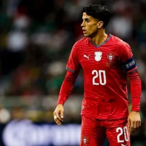 Cancelo sai em defesa de CR7 e Neymar na Copa: “Não precisam provar nada”