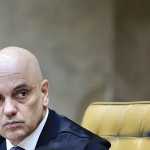 Moraes se reúne hoje com defesa de Bolsonaro antes de definir domiciliar