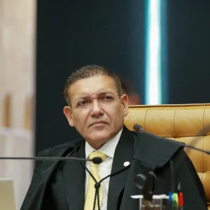 Nunes Marques será relator de processo de Flávio contra Lula no STF