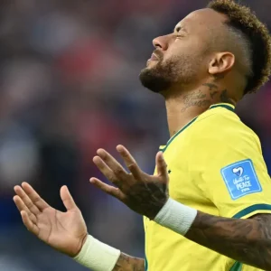 Neymar se emociona após retorno à Seleção: “Derramei lágrimas”
