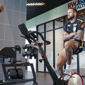 Neymar faz novo exame e segue sem treinar na seleção brasileira