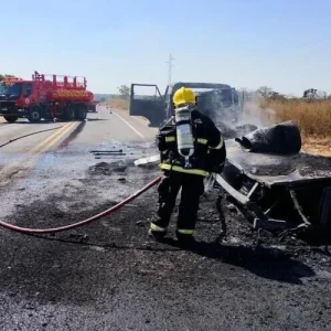 Caminhão carregado com óleo usado é destruído por incêndio na MT-249 em Nova Mutum – O Mato Grosso