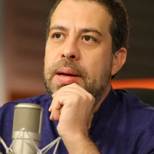 Boulos critica lobbies contra o fim da escala 6 por 1 e o Move Brasil