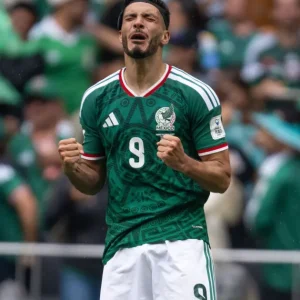 Raúl Jiménez brilha em primeira Copa do Mundo após perder o pai