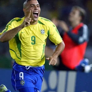 Camisa do Brasil na Copa de 2002 é eleita uma das mais feias da história