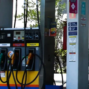 Concorrência do etanol e subvenção fazem preço da gasolina cair