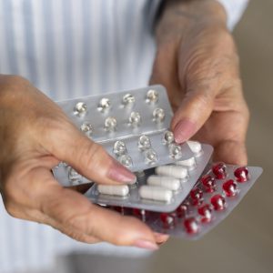 Anvisa manda recolher antibiótico com fragmento de vidro e suspende lote de clindamicina por impurezas