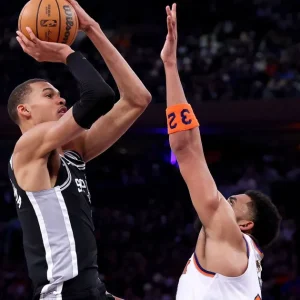 Spurs vencem Knicks em Nova York e diminuem desvantagem na final da NBA