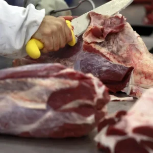 Crise na oferta de gado já impacta as indústrias frigoríficas dos EUA