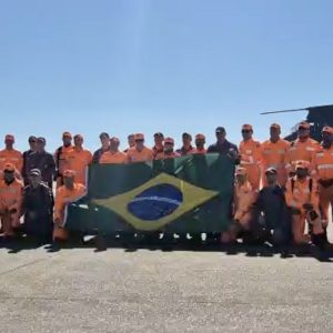 Quarto voo brasileiro para Venezuela decola com bombeiros e donativos
