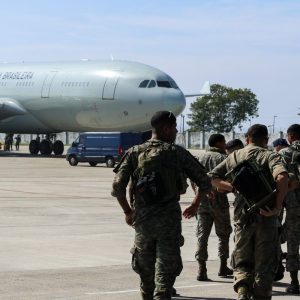 FAB envia militares e 18 toneladas de medicamentos para a Venezuela