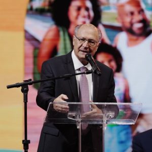 Gasolina com 32% de etanol será aprovada na quarta-feira (24), diz Alckmin