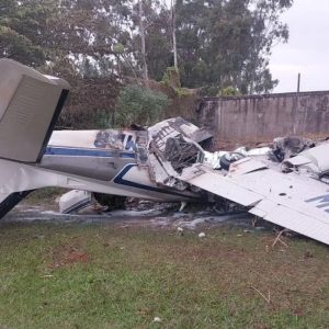 Queda de bimotor deixa dois mortos em Marília, interior de São Paulo