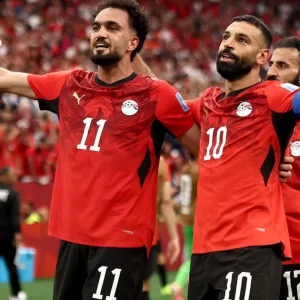 Zico e Trezeguet: Egito vence Nova Zelândia com gols de xarás de craques