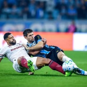 Grêmio busca empate no fim contra o Fluminense e evita derrota em casa