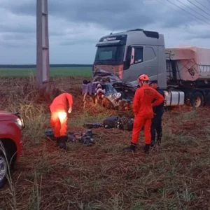 Colisão entre caminhão e carro de passeio mata três pessoas em rodovia de MT • Olhar Direto