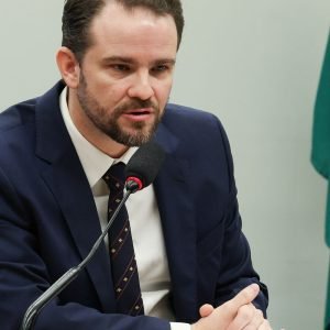 Durigan: dívida do Brasil é menor do que a de grandes economias