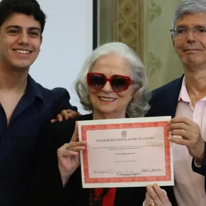 UFRJ dá diploma 55 anos depois da morte de Stuart Angel