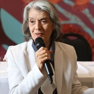 Democracia está nas mãos do povo, não em palácios, diz Cármen Lúcia
