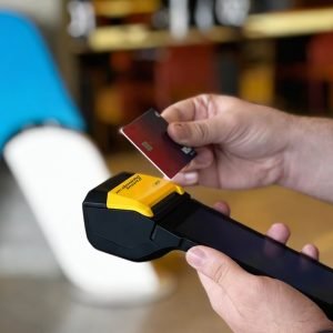 Cartão vira apoio para despesas básicas de 3 em cada 10 pessoas