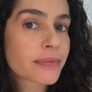 Maria Flor diz que terminou relacionamento por ex não escovar os dentes