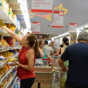 Cesta básica fica mais cara em 17 capitais brasileiras em junho