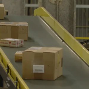 Brasil bate recorde de importados em junho após fim da taxa das blusinhas