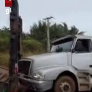 Caminhoneiro escapa de ser esmagado por carreta ao ajudar amigo em MT
