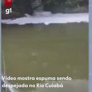 VÍDEO: 'cachoeira de espuma' é despejada no Rio Cuiabá
