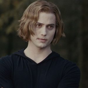 Por onde anda Jackson Rathbone, o Jasper de Crepúsculo?