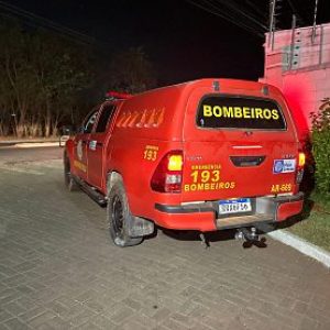 Casa é destruída por incêndio e moradora desaparece após festa em comunidade de MT | Power Mix