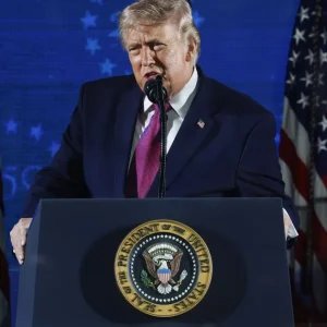 Professor vê padrão em política internacional de Trump: “Máxima pressão”
