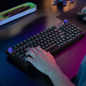 Logitech lança teclado G316 X 98 no Brasil com switches hot-swappable