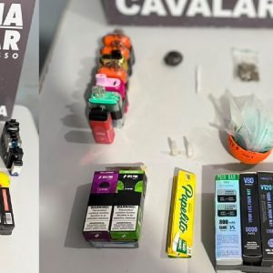  Homem é preso com cocaína, maconha e 16 vapers após denúncia de vizinhos | HiperNotícias