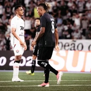 Leila Pereira se posiciona sobre fim da negociação do Palmeiras por Danilo