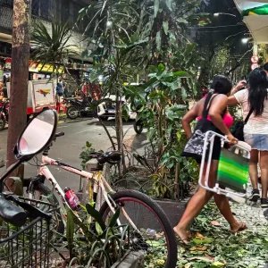 Mais de 510 mil imóveis ainda estão sem luz no Rio