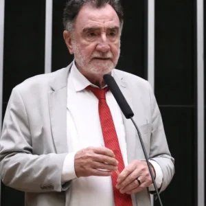 PT, PCdoB e PV confirmam Patrus Ananias para disputa ao governo de MG
