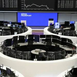 Bolsas da Europa fecham em alta com balanços no radar e alívio no petróleo