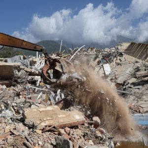Sobe para 2.595 número de mortos em terremotos na Venezuela