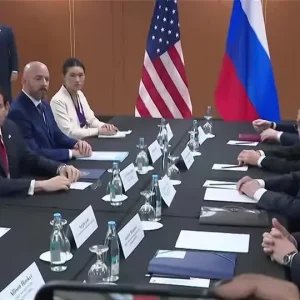 Rubio se reúne com chanceler russo em meio a conflitos no Irã e na Ucrânia