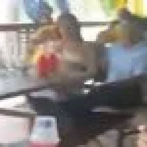 VEJA O VÍDEO: foi ver o Brasil e acabou virando atração no bar após suposto flagra de traição